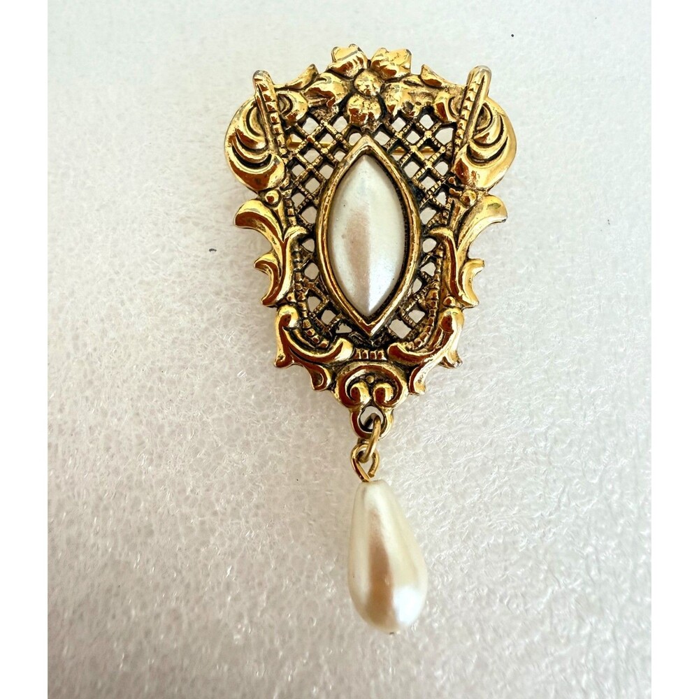 Vintage 1980s Gold Tone Faux Pearl Shield Brooch Pin Marquise Teardrop Dangle D